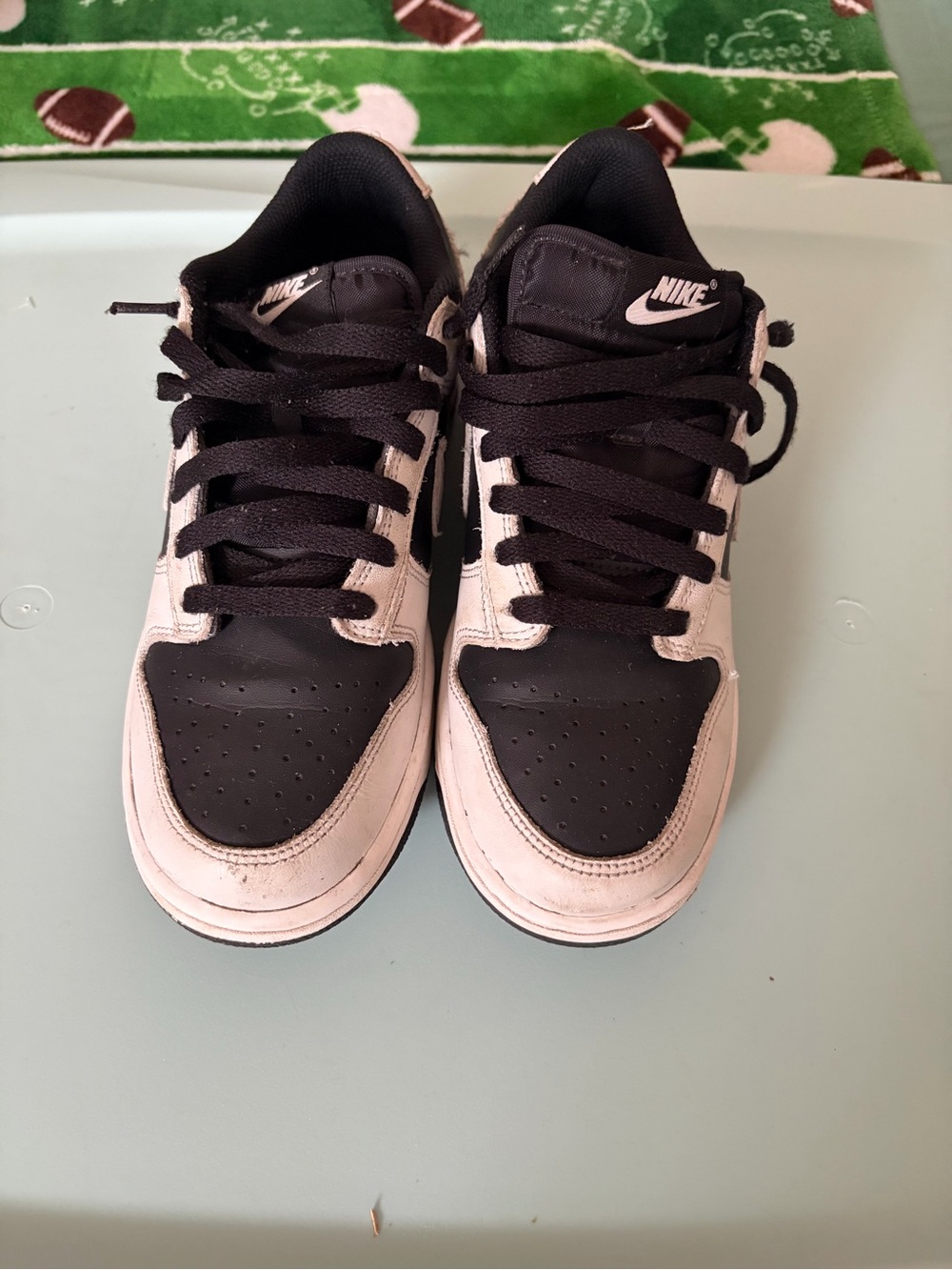 Nike Kids Black and White Low-Top Sneakers - Picture 2 of 4